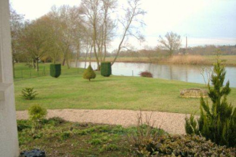 Location de vacances - Gîte à Belleray - Jardin d'agrément avec vue sur le fleuve Meuse