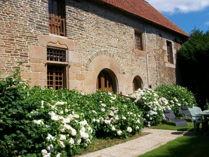 Location de vacances - Maison - Villa à Pontorson - Façade et jardin privé