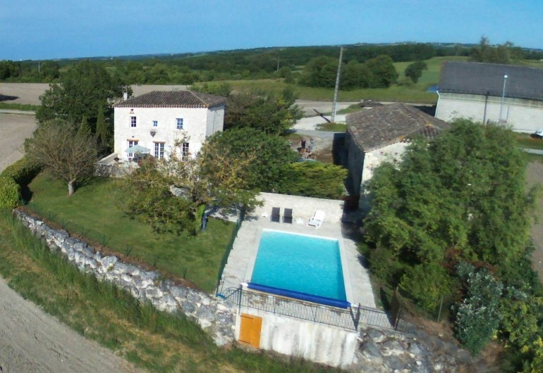 Location de vacances - Maison - Villa à Lauzerte - vue aerienne - Grange a droite