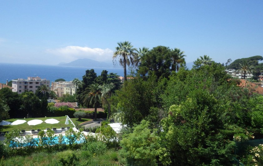 Location de vacances - Appartement à Cannes - autre vue de la terrasse de l'appartement