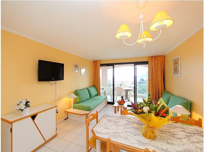 Location de vacances - Appartement à Cannes - salon  vue mer et Estérel
