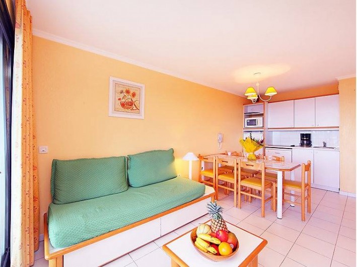 Location de vacances - Appartement à Cannes - salon, cuisine