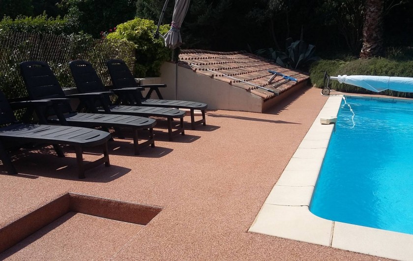 Location de vacances - Appartement à Aix-en-Provence - farniente à la piscine