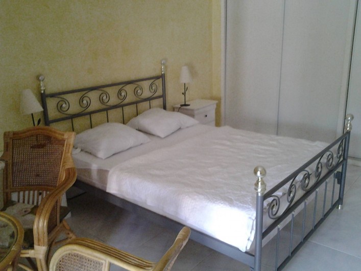 Location de vacances - Villa à Sainte-Maxime - Chambre à RdC surélevé avec terrasse