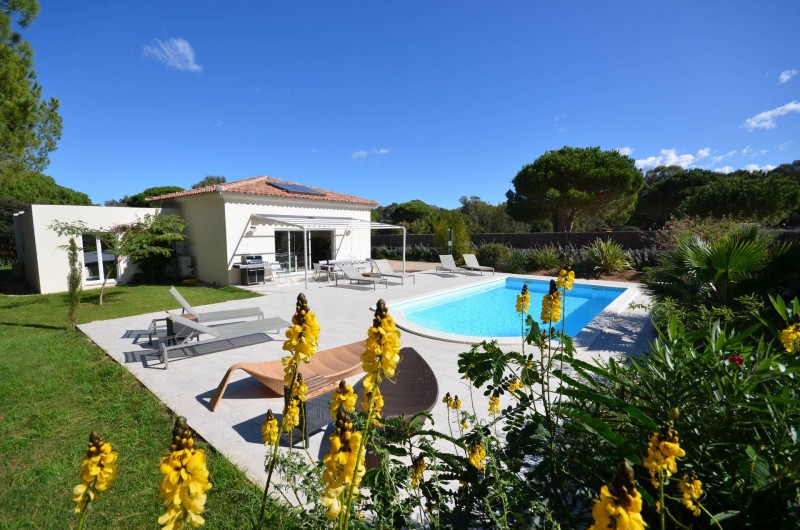 Location de vacances - Villa à Calvi - Chaque villa dispose de sa propre piscine etd'un grand jardin méditerranéen
