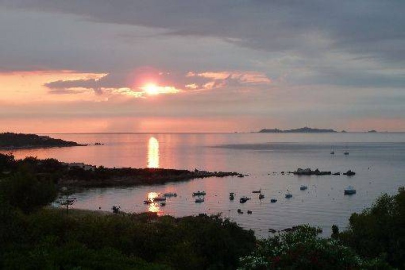 Location de vacances - Villa à Portigliolo - Coucher de soleil depuis la terrasse avec vue sur les Iles Sanguinaires