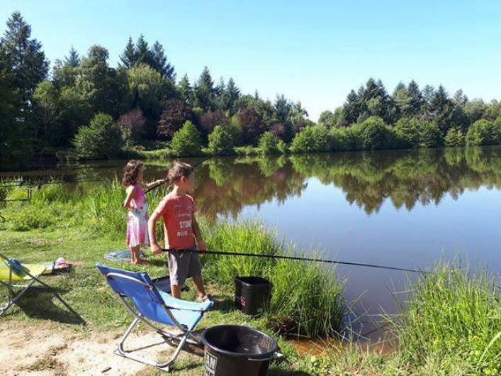 Location de vacances - Chalet à Miallet - On pêche à tout âge
