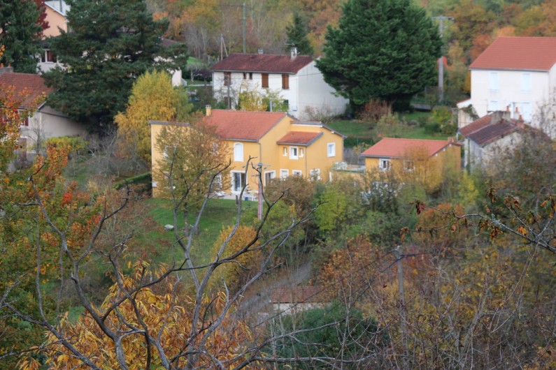 Location de vacances - Appartement à Cransac - Vue de la maison du haut du village