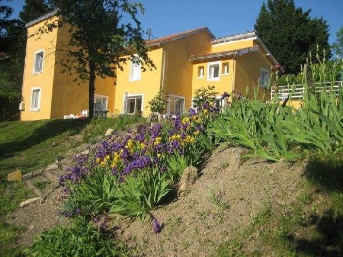Location de vacances - Appartement à Cransac - Vue côté jardin