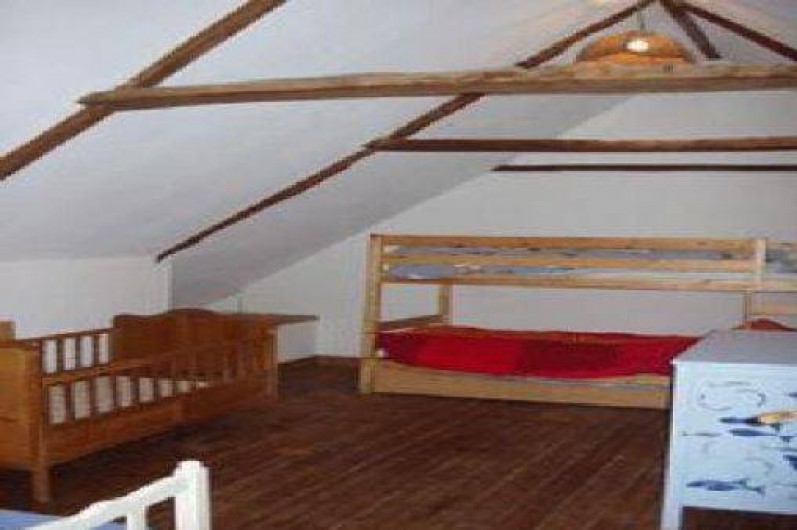 Location de vacances - Gîte à Goudelin - Chambre enfants : avec un lit simple, 2 lits superposés, un lit cage