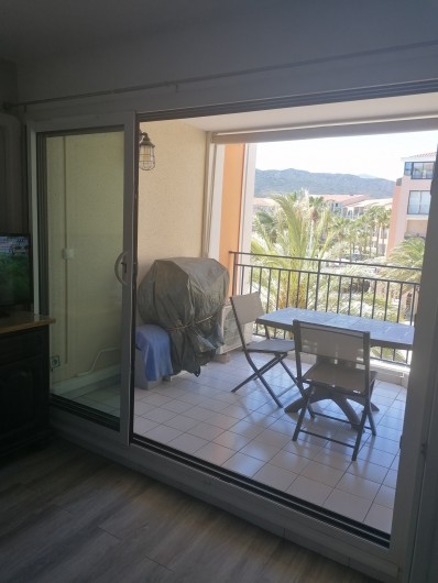 Location de vacances - Appartement à Argelès-sur-Mer - A disposition salon de jardin et plancha
