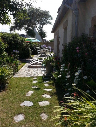 Location de vacances - Villa à Plougoulm - jardin et terrasse
