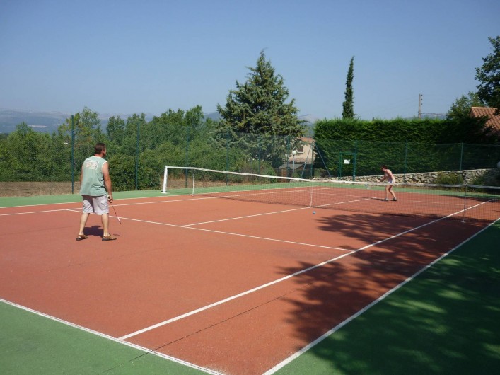 Location de vacances - Villa à Saint-Cézaire-sur-Siagne - Le tennis