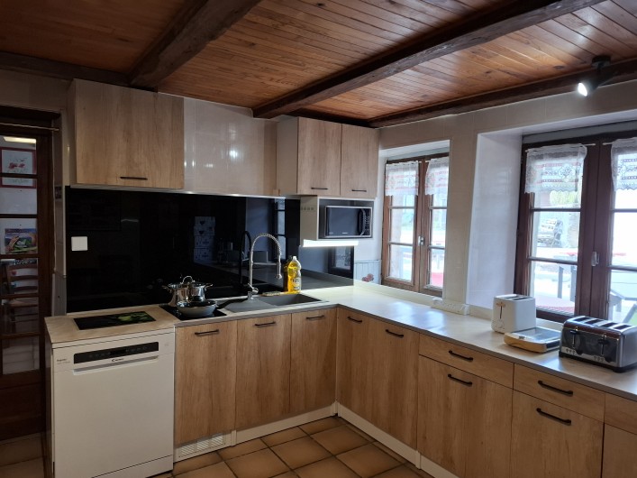 Location de vacances - Chambre d'hôtes à Charézier - Kitchenette commune pour préparer vos plats à manger en terrasse ou en salle