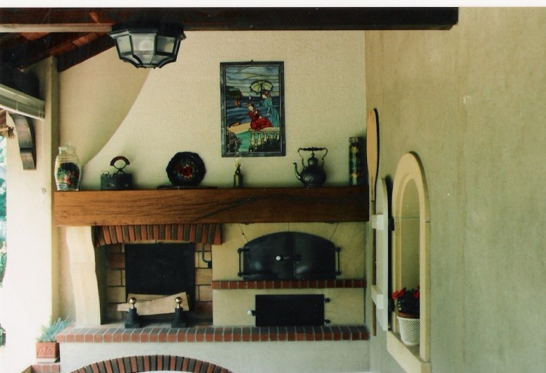 Location de vacances - Gîte à Saint-Remy-la-Calonne - Sur la terrasse, un four à pain et une cheminée