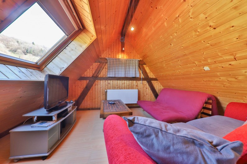 Location de vacances - Gîte à Sondernach - Coin salon en duplex avec matelas futon et canapé