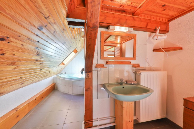 Location de vacances - Gîte à Sondernach - La salle de bains du Panoramic