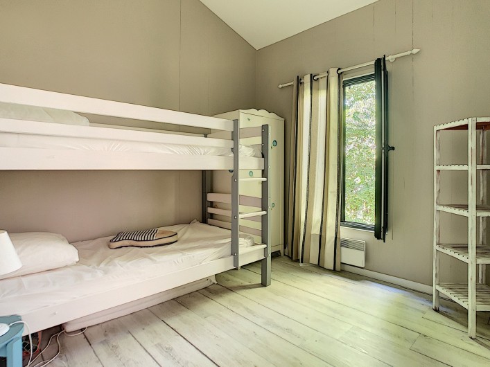 Location de vacances - Villa à Barbâtre - 3ème chambre avec lits simples superposés.
