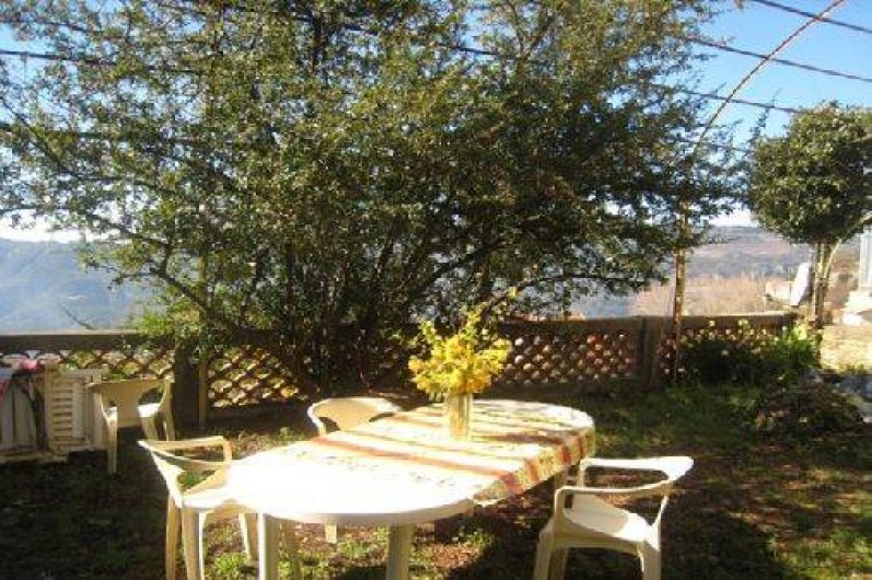 Location de vacances - Maison - Villa à Berre-les-Alpes - Table dans le jardin