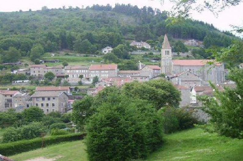 Location de vacances - Gîte à Rochepaule - vue sur le village