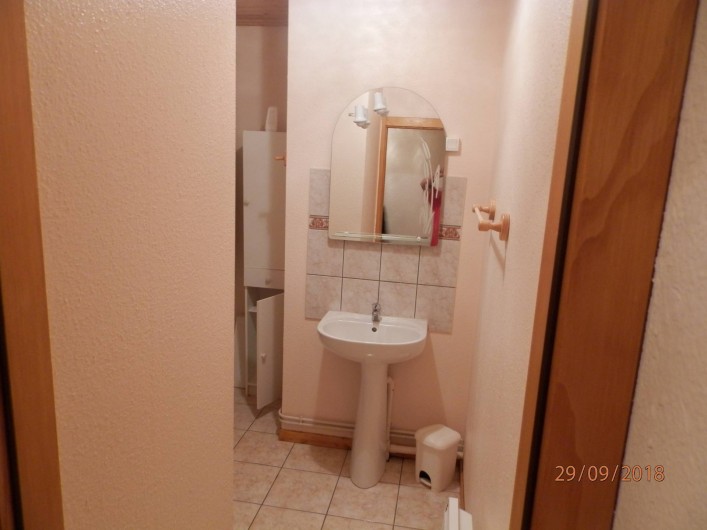 Location de vacances - Appartement à Orbey - salle de bain avec douche
