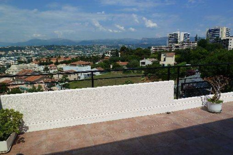 Location de vacances - Appartement à Nice - vue sur collines et montagnes échappée mer