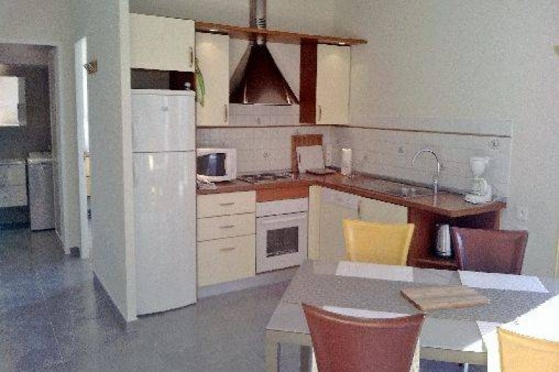 Location de vacances - Appartement à Nice - cuisine américaine avec lave vaisselle, four, four micro ondes, plaques electriq