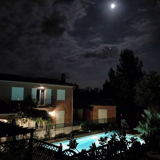 Location de vacances - Villa à Fayence - vue de nuit
