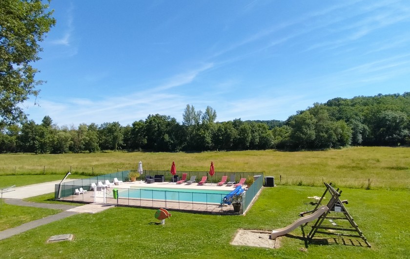 Location de vacances - Gîte à Maubec - Piscine extérieure de saison