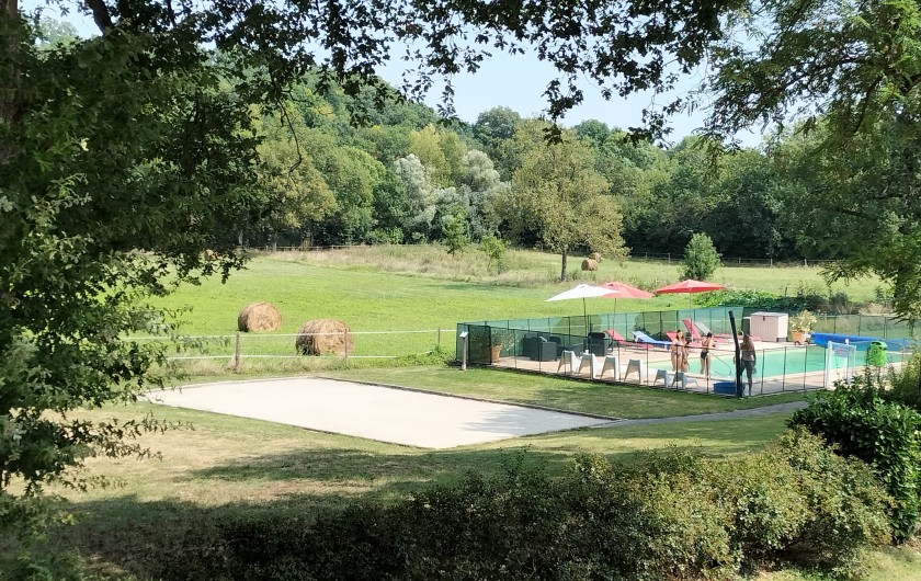 Location de vacances - Gîte à Maubec - Piscine et aire de jeux extérieure