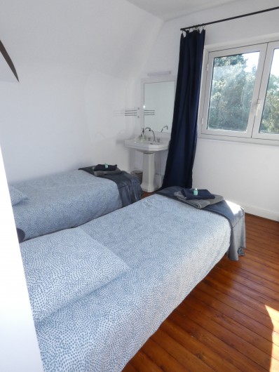 Location de vacances - Villa à Quiberville - Chambre N° 8 : 2ème étage avec lavabo 2 lits simple ou 1 lit double