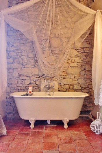 Location de vacances - Villa à Carcassonne - salle de bain Cathare