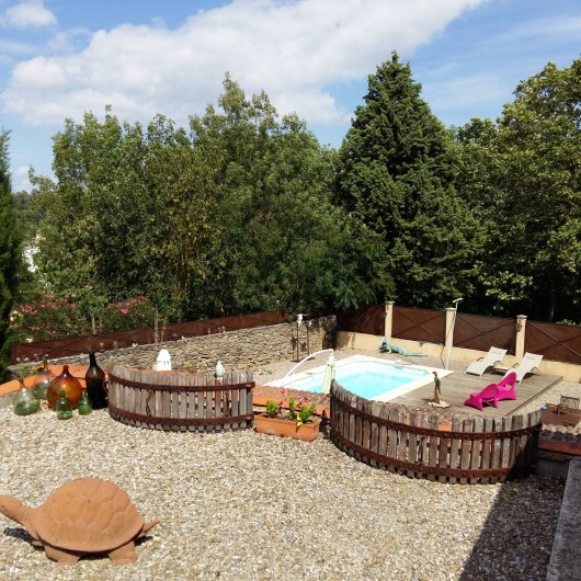 Location de vacances - Villa à Carcassonne - piscine vue de la terrasse