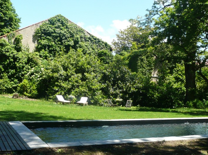 Location de vacances - Gîte à Mazamet - Le jardin et sa piscine