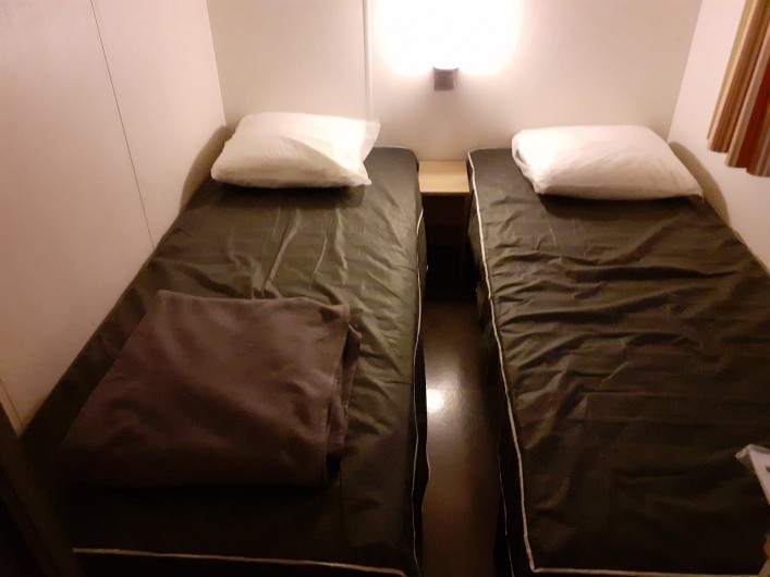 Location de vacances - Bungalow - Mobilhome à Camiers - 2 chambre avec 2 lits simples