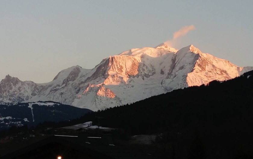 Location de vacances - Chalet à Demi-Quartier - Vue du chalet sur le coucher de soleil sur le Mont-Blanc