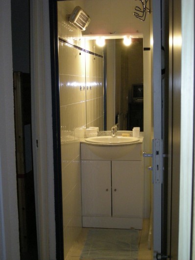 Location de vacances - Appartement à Saint-Aygulf - Salle d'eau avec douche