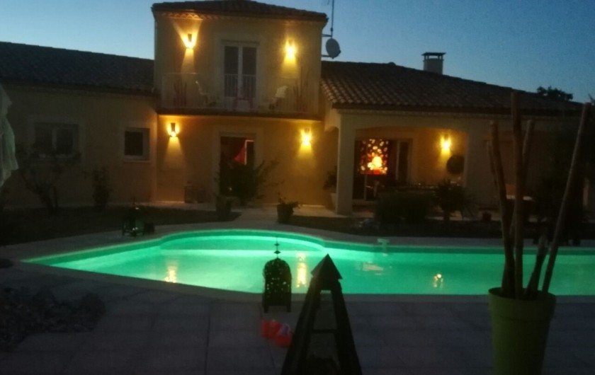 Location de vacances - Villa à Lalbenque - Vue by night du Pool-house