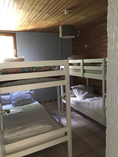 Location de vacances - Appartement à Gavarnie - Logement rez de chaussé chambre 3 avec 4 lits de 90*190
