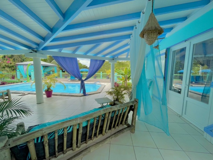 Location de vacances - Gîte à Le Gosier - Entrée privée de la chambre XL de 36m2 vue piscine