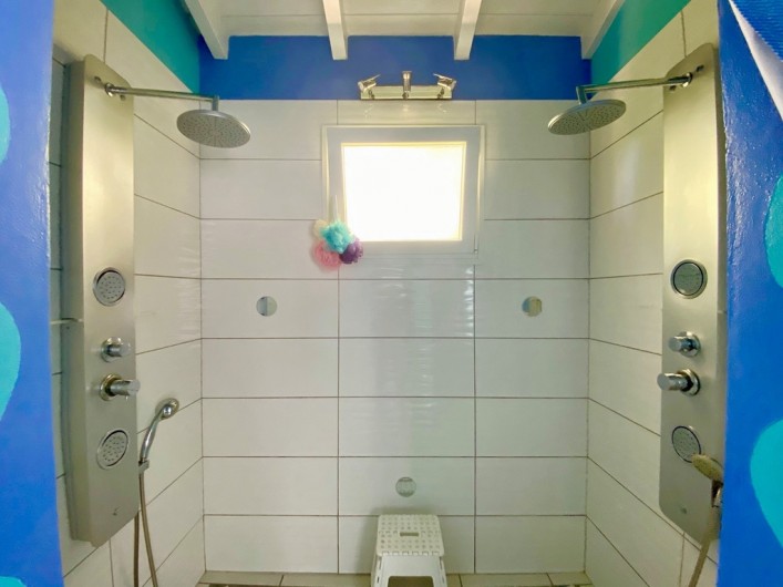 Location de vacances - Gîte à Le Gosier - Salle d'eau de la chambre XXL de 50m2