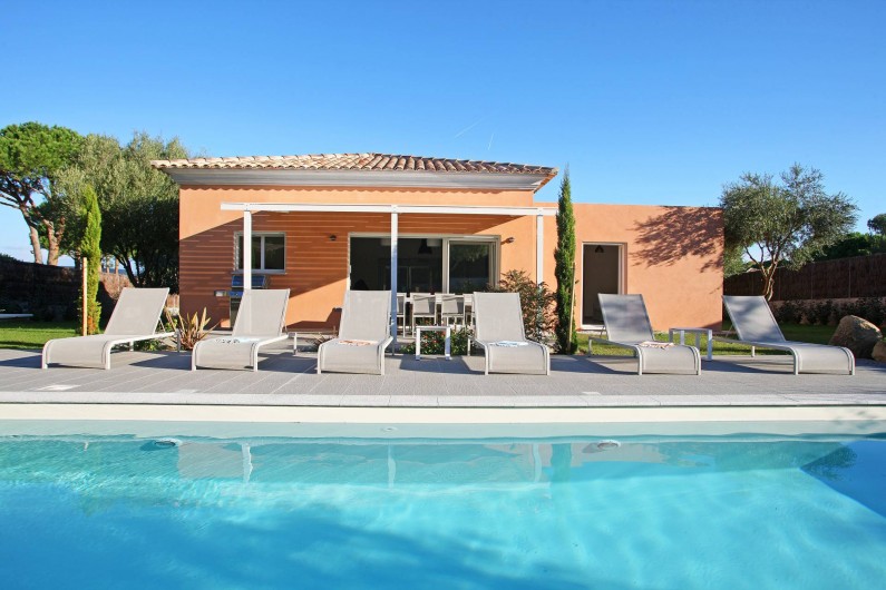 Location de vacances - Villa à Calvi - Villa individuelle avec piscine privée et grand jardin méditerranéen