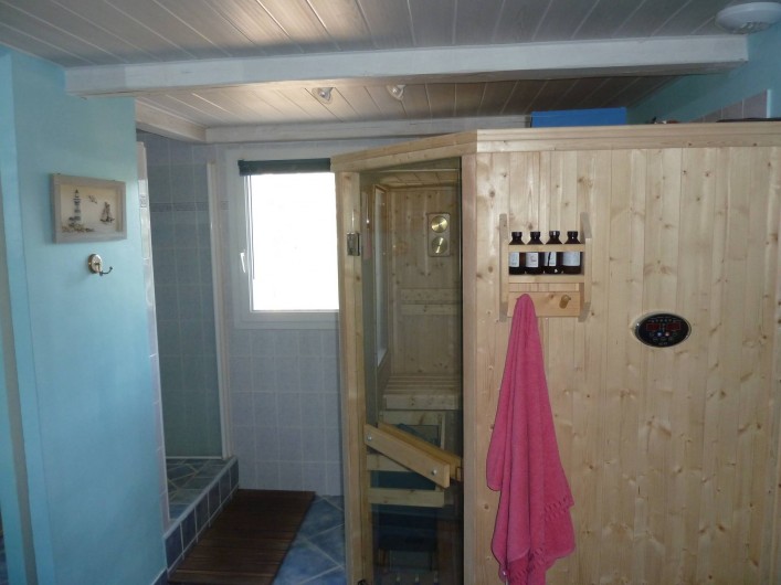 Location de vacances - Villa à Pélissanne - Salle de bains étage avec sauna