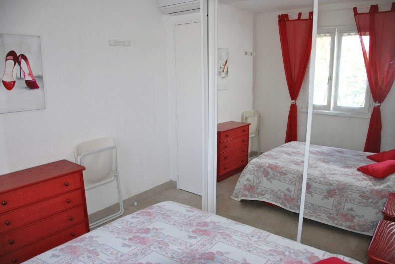 Location de vacances - Appartement à Saint-Aygulf - Chambre à coucher lit de 1,40