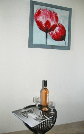 Location de vacances - Appartement à Saint-Aygulf - une bonne bouteille de vin du VAR