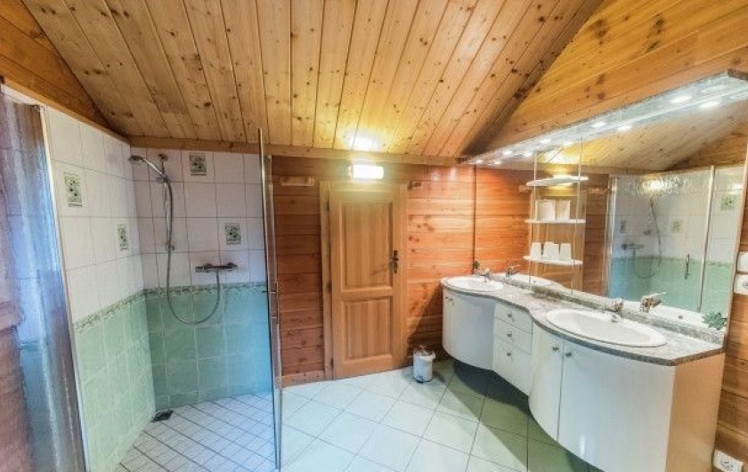 Location de vacances - Chalet à Anould - salle de bain étage