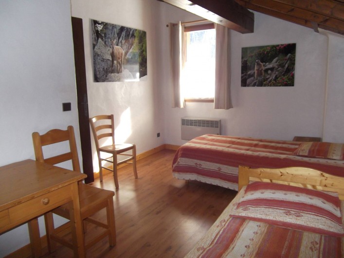 Location de vacances - Chalet à Champagny-en-Vanoise - Chambre à l'étage avec 2 lits de 90X200