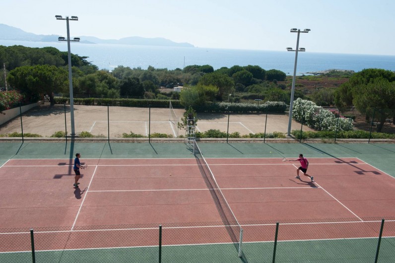 Location de vacances - Appartement à Lumio - Tennis