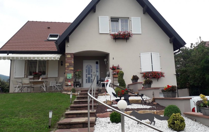 Location de vacances - Chambre d'hôtes à Eguisheim - NOTRE  MAISON,  rue des  3   Pierres à  EGUISHEIM
