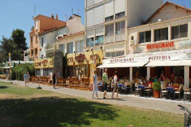 Location de vacances - Appartement à Argelès-sur-Mer - Les restaurants du bord de mer